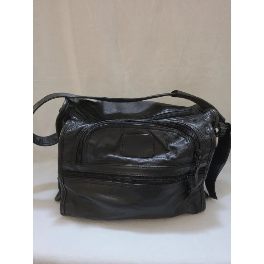 Tumi Black Leather Travel Bag Made in USA Toiletry Camera Utility Case READ